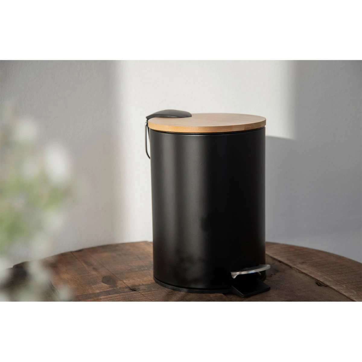 Wenko Treteimer „Tortona“, Schwarz, Easy-Close Absenkautomtik 7 Wenko Treteimer „Tortona“, Schwarz, Easy-Close Absenkautomtik – Bild 5